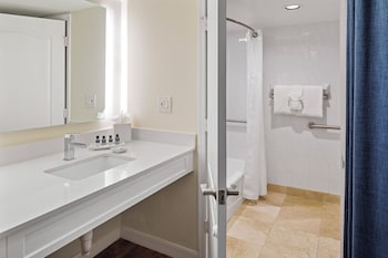 Room, 2 Queen Beds, Mobility Accessible (Bay Front)