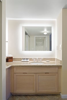 Standard Room (King - View)