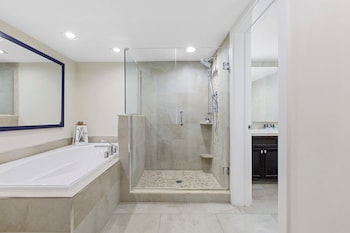 Suite, 1 Bedroom (Penthouse, King, Bay Front)