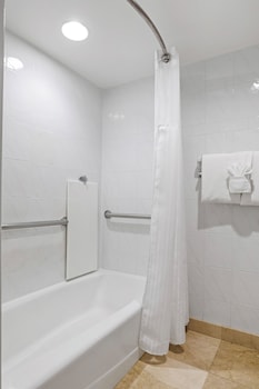 Room, 2 Queen Beds, Mobility Accessible (Bay Front)