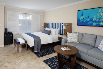 Standard Room (King - View)