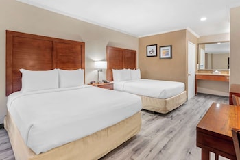 Suite, 2 Queen Beds, Non Smoking