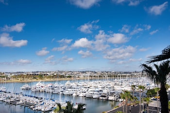 Suite, 1 King Bed with Sofa bed, Balcony, Marina View