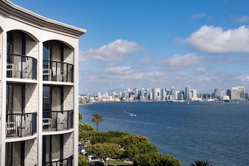 Superior Room, 1 King Bed, Balcony, Harbor View