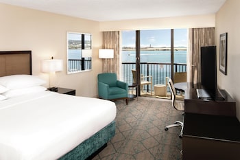 Superior Room, 1 King Bed, Balcony, Harbor View
