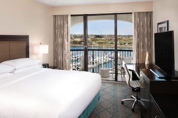 Suite, 1 King Bed with Sofa bed, Balcony, Marina View