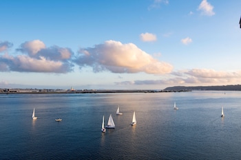 Superior Room, 1 King Bed, Balcony, Harbor View