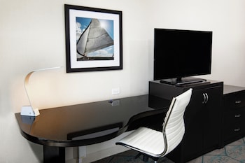 Superior Room, 2 Queen Beds, Balcony, Marina View