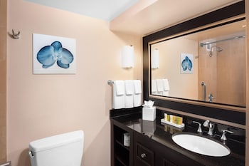 Superior Room, 2 Queen Beds, Balcony, Marina View