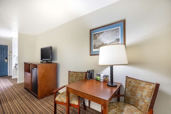 Standard Room, 2 Queen Beds, Non Smoking, Refrigerator & Microwave