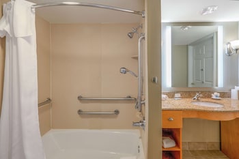 Suite, 1 Queen Bed, Accessible, Bathtub