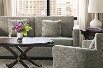 Executive Suite, 1 Bedroom (Mobility Accessible, Roll-In Shower)