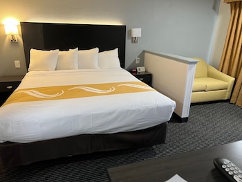Suite, 1 King Bed with Sofa bed, Non Smoking
