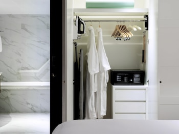 Deluxe Room, 2 Twin Beds