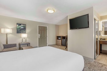 Standard Room, 2 Queen Beds, Non Smoking, Refrigerator & Microwave