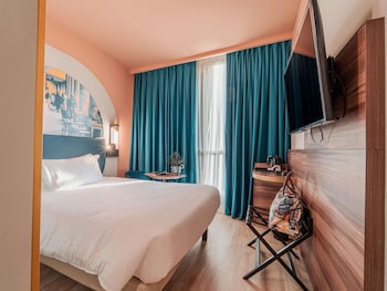 Superior Single Room (French bed)