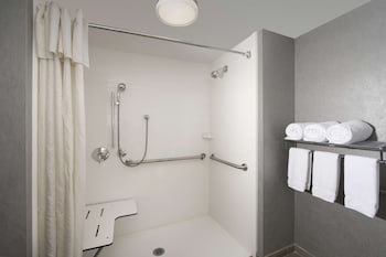 Suite, Accessible, Non Smoking (Roll-in Shower)