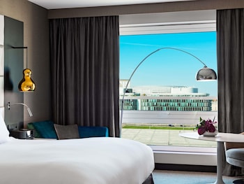Luxury Room, 1 King Bed (Pilsudski Square View)