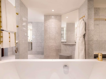 Suite, 1 King Bed, Sauna