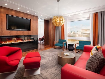 Suite, 1 King Bed, Sauna (Imperial)