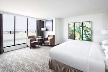 Suite, 1 King Bed, Non Smoking