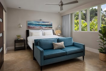 Island Village Club Level Junior Villa Suite w/ Outdoor Tranquility Soaking Tub (VJS)