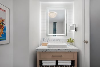East Bay Beachfront Swim-up Butler Suite (BSUP)
