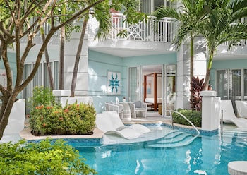 West Bay Honeymoon Hideaway Swim-up Crystal Lagoon Zen Butler Suite (ZSS)