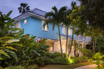 Island Village Walkout Butler Hideaway Villa Suite w/ Private Pool (VPS)