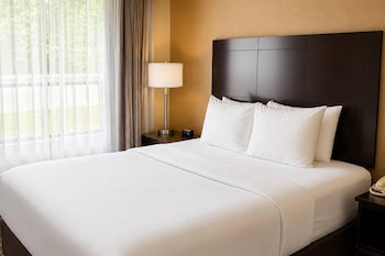 Suite, 1 Queen Bed with Sofa bed, Non Smoking