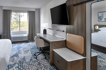 Standard Room, 1 King Bed (Mobility/Hearing Access, Roll-in Shwr)