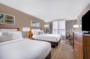 Standard Room, 2 Queen Beds, Roll-in Shower (Mobility)