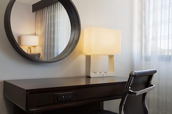 Deluxe Room, 1 King Bed