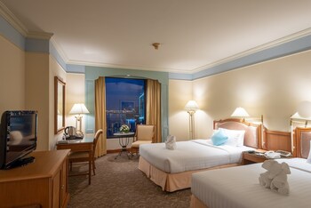 Premier Room, 2 Twin Beds, River View