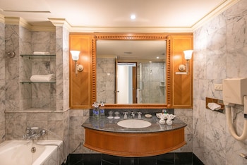 Premier Room, 1 King Bed, River View