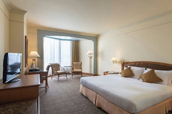 Premier Room, 1 King Bed, River View