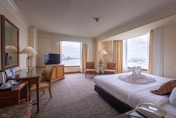 Premier Room, 1 King Bed, River View, Corner