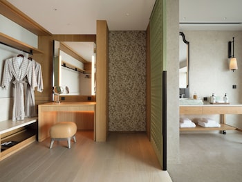 Duplex Suite 1 King, High Floor, Park View, Club Access