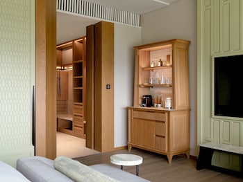 Club Suite, 1 King Bed, Park View (High Floor, Club Access)