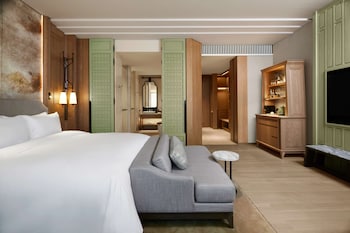 Club Room, 1 King Bed, Park View (High Floor, Club Access)
