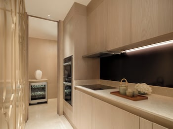 Rattanakosin Suite 1 King, High Floor, Park View, Club Access
