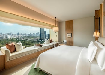 Club Suite, 1 King Bed, Park View (High Floor, Club Access)