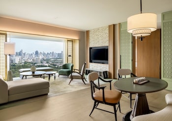 Club Suite, 1 King Bed, Park View (High Floor, Club Access)