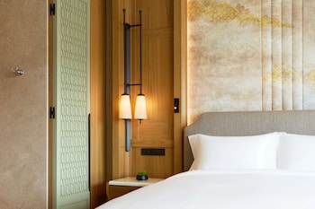 Deluxe Room, 1 King Bed, Park View