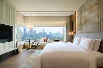 Deluxe Room, 1 King Bed, Park View, Corner