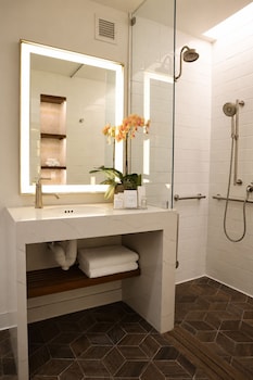 Deluxe Room, 2 Double Beds
