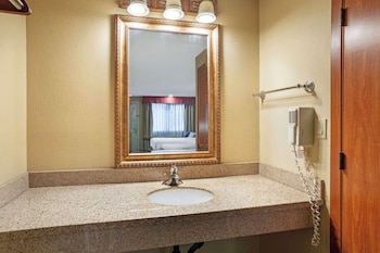 Standard Room, 1 King Bed, Accessible, Bathtub
