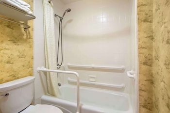 Standard Room, 1 King Bed, Accessible, Bathtub