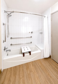 Room, 1 Bedroom, Accessible, Bathtub (Mobility & Hearing)