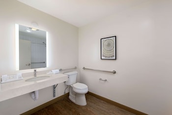 Room, 2 Queen Beds, Accessible (Roll-In Shower)